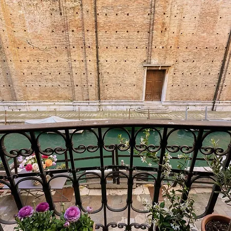Ca De Sbiess شقة البندقية